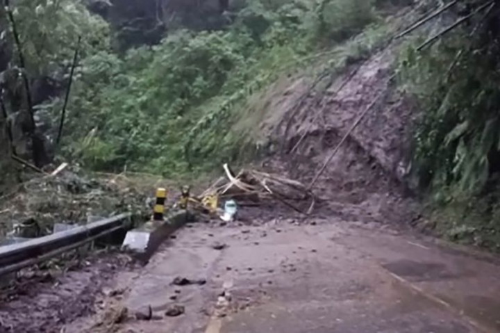 Jalur Malang-Kediri Kembali Tertutup Longsor