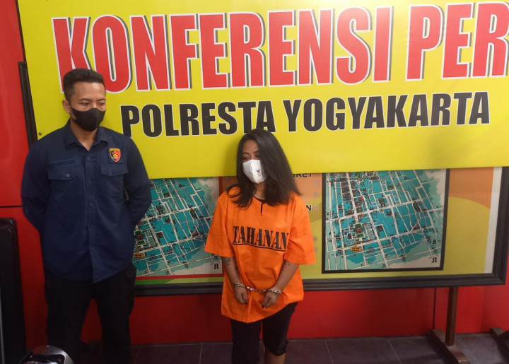 Sakit Hati Jadi Bahan Gibah, Perempuan Penyedia Prostitusi <i>Online</i> Bogem Bocah di Yogyakarta