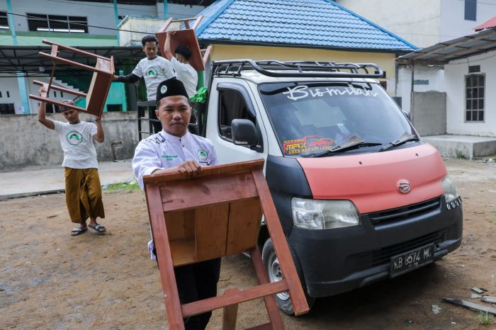 Pengembangan Ponpes di Pontianak, Relawan Bantu Sarana Belajar Santri
