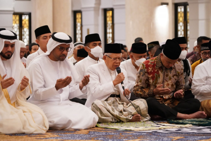 Resmi Dibuka untuk Umum, Wapres Salat Subuh di Masjid Raya Syekh Zayed Solo