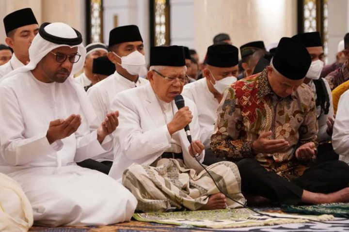 Momen Wapres Salat Subuh Berjamaah di Masjid Raya Sheikh Zayed