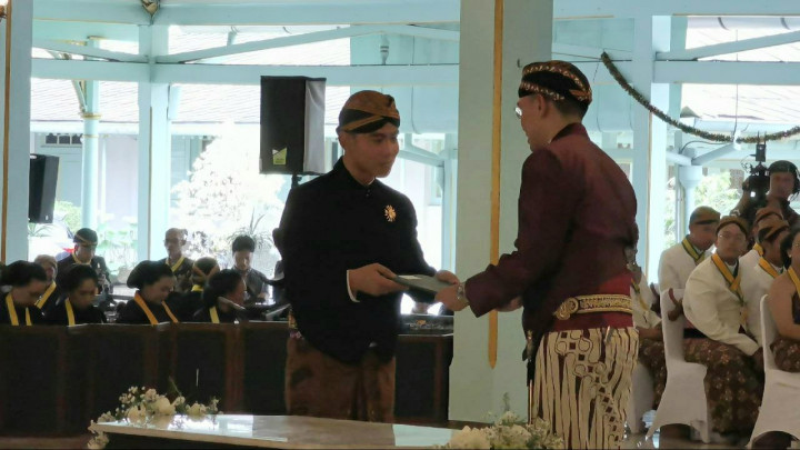 Gibran Raih Gelar Kebangsawanan dari Pura Mangkunegaran