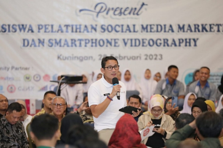 Menparekraf Beri Kisi-Kisi Sukses Pemasaran Digital untuk Generasi Muda Kuningan