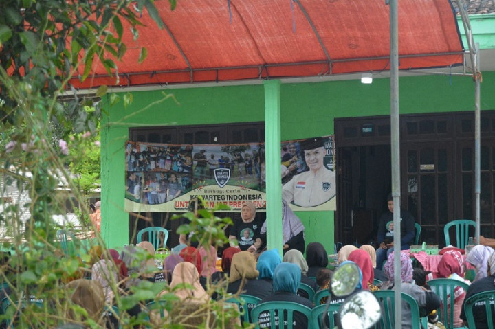 Komunitas Ini Berbagi Ceria ke Ibu-Ibu Prasejahtera di Bangkalan