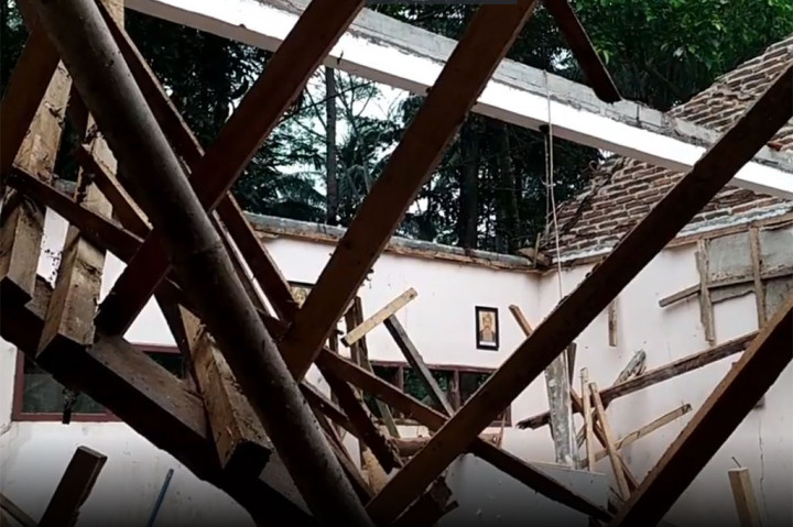 Diterjang Angin Kencang, Ruangan Sekolah MTs di Pangandaran Ambruk