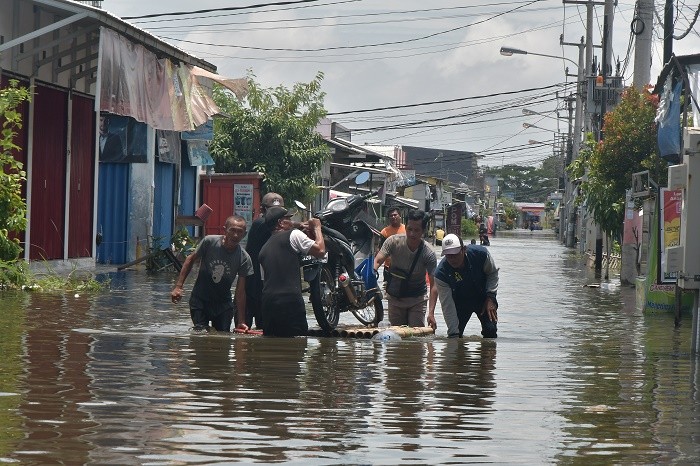 BNPB Kirim Rp350 Juta Bantu Penanganan Banjir Bekasi