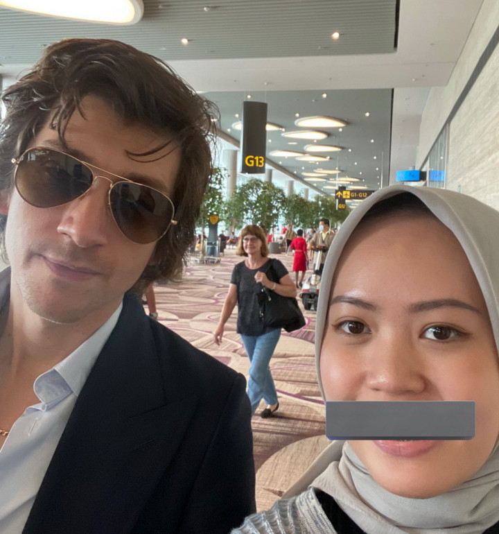 Ketemu Alex Turner di Bandara, Fans Arctic Monkeys Asal Indonesia Bikin Netizen Iri
