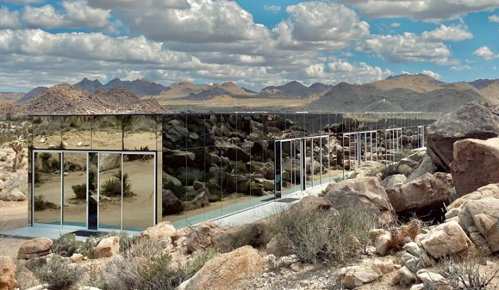 'Rumah Gaib' di Tengah Gurun Ini Dijual Rp270 Miliar, Berminat?