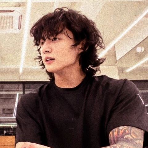 Rajin Olah Tubuh di Gym, Inilah Manfaat Kickboxing yang Dilakukan Jungkook