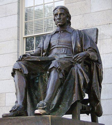 Patung John Harvard. Foto: johnharvard.ud