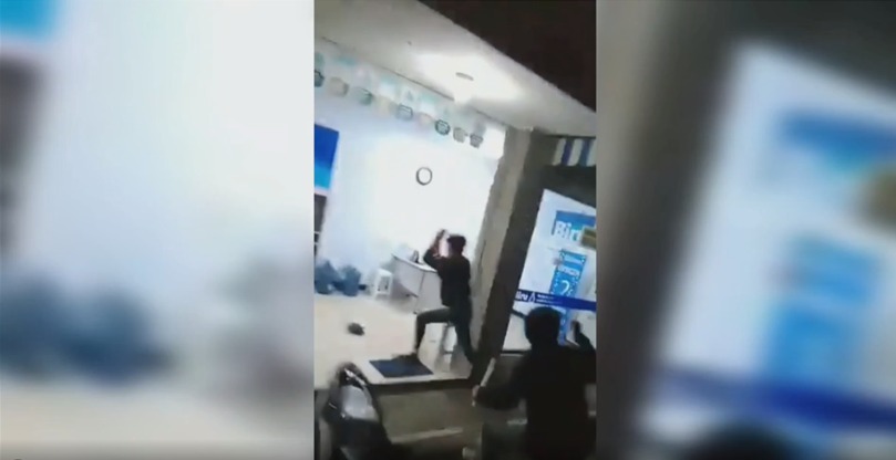Tangkapan layar video viral penyerangan terhadap remaja di Kota bandung, Jabar. (Istimewa)