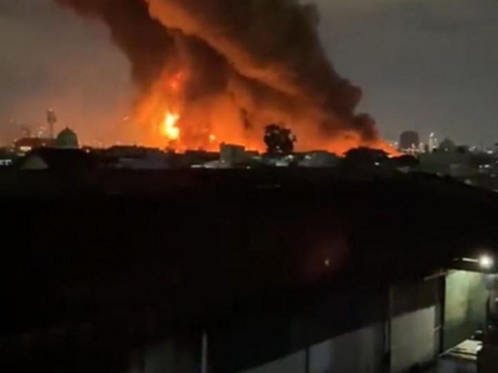 Kenapa Depo BBM Plumpang Berdempetan dengan Pemukiman? Pasti Ada yang Salah!