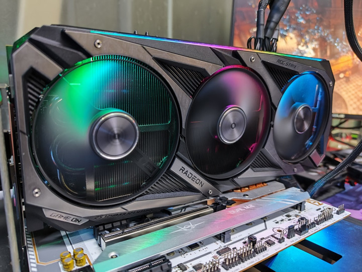 Menjajal Kartu Grafis Asus ROG Strix RX 6700 XT OC Edition