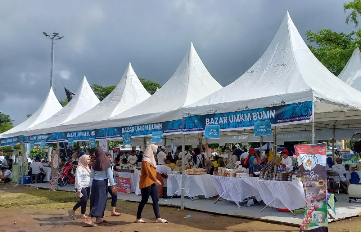 Kementerian BUMN Ajak Warga Jepara Jaga Kesehatan dengan Gerak Jalan