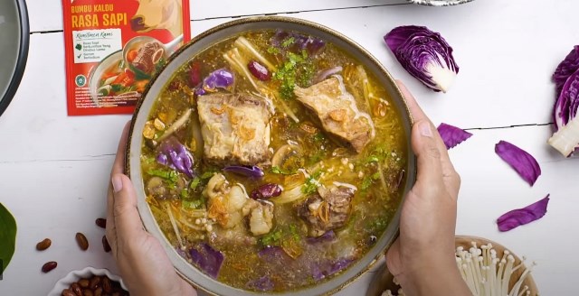 Sup Iga Jamur Pedas, Masak Besar untuk Bukber Sekeluarga