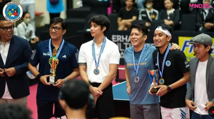 Menang Lawan Ariel NOAH, Desta Juarai Lomba Pingpong VDKATE