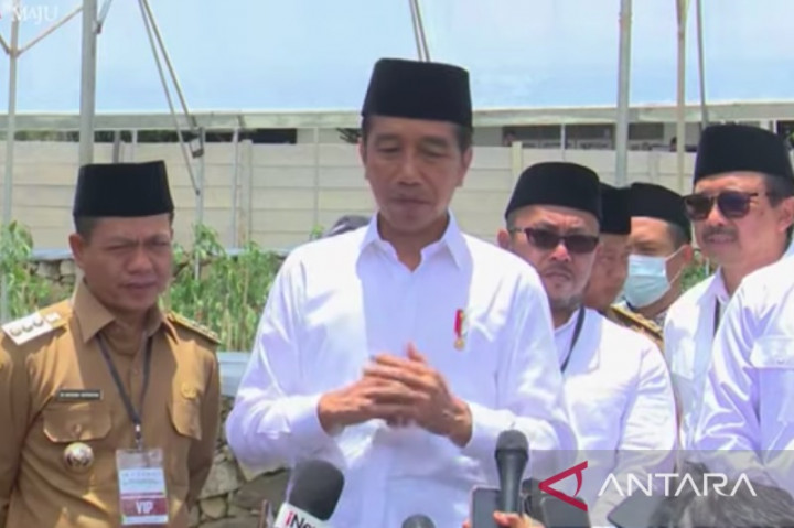 Presiden Cek Langsung Harga Gabah ke Petani di Bandung