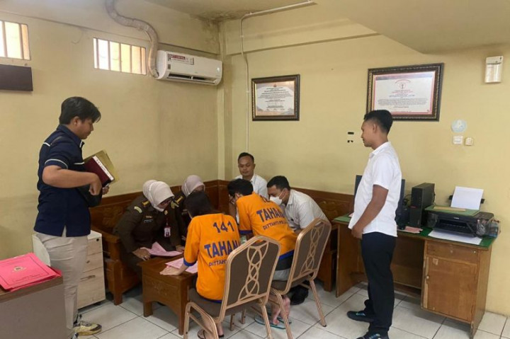 'Kebaya Merah' Siap Diadili