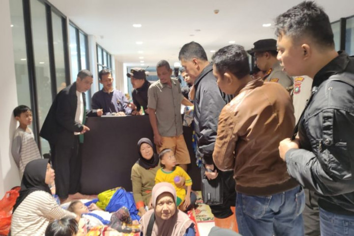 Warga Serasan Kekurangan Air Bersih Usai Longsor