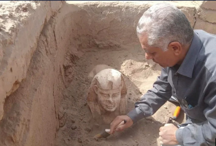 Patung Sphinx Mirip Kaisar Roma Ditemukan di Kuil Mesir