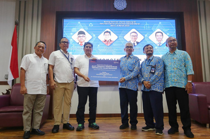 Toyota Ingin Akademisi UNS Tanggap Mobil Listrik