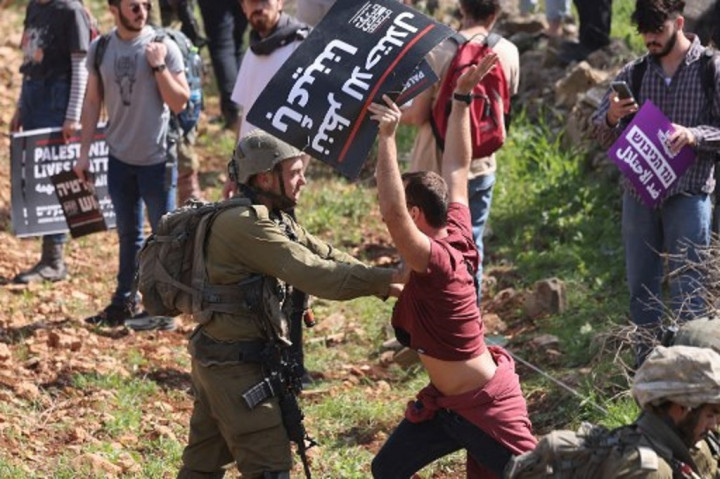 Pemukim Israel dan Warga Palestina Bentrok di Huwara Tepi Barat