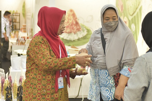 Intip Rahasia Sukses Mulitina Tumini Kembangkan Usaha Keripik Macho Eliza