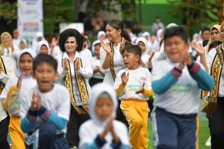 Ibu Negara Ajak Siswa SD di Bandar Lampung Main Permainan Tradisional