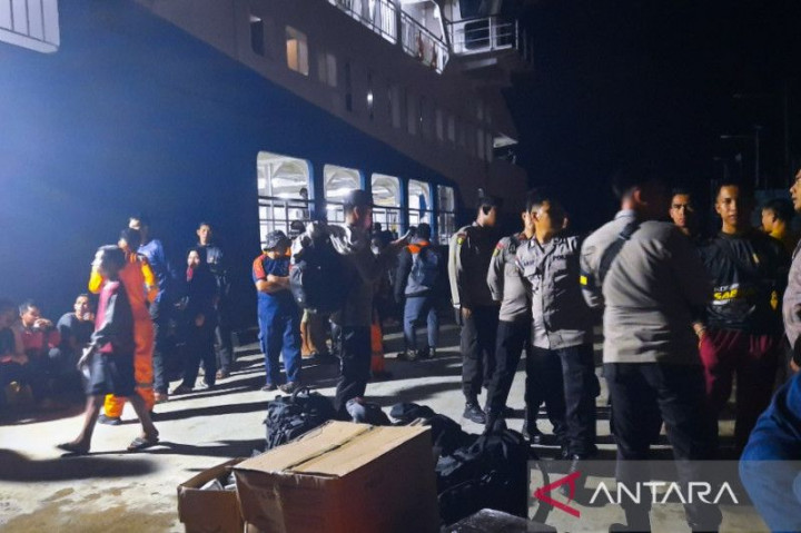 Kepri Kirim Bantuan Logistik hingga Relawan ke Serasan dengan Kapal