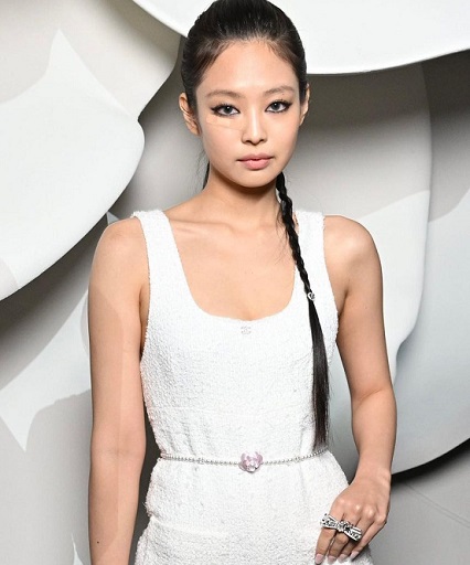 Jennie BLACKPINK Spill Rutinitas Perawatan Kulitnya Sebelum Hadiri Peragaan Busana Chanel