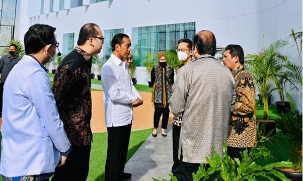 Jokowi Curhat di Twitter, Singgung Jutaan WNI Pilih Berobat ke Luar Negeri