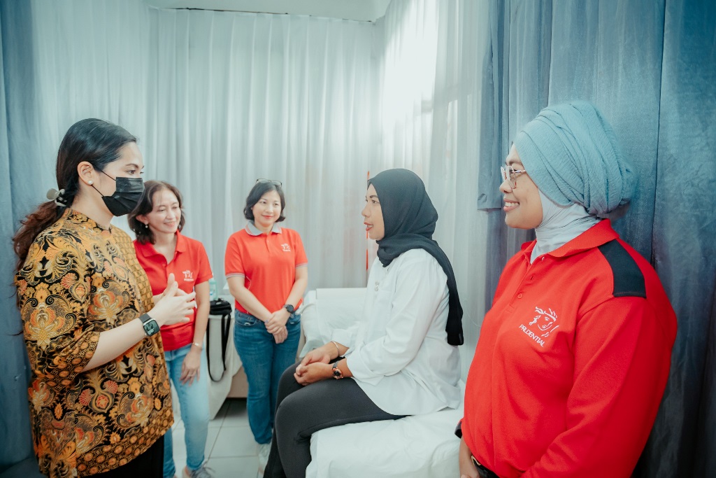 Prudential Memberikan Penyuluhan dan Tes Pap Smear untuk Wanita Desa Maju Prudential. (Foto: Dok Prudential)