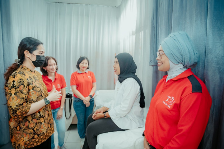 Deteksi Kanker Sejak Dini, Ibu-ibu di Kampung Buaran Dapatkan Layanan Pap Smear secara Gratis