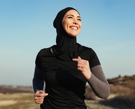 Jalan cepat atau jogging adalah olahraga yang tepat dilakukan saat berpuasa. (Foto: Ilustrasi. Dok. Freepik.com)
