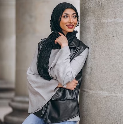 Baru Berhijab? Begini Caranya 'Merombak' Isi Lemari Pakaianmu