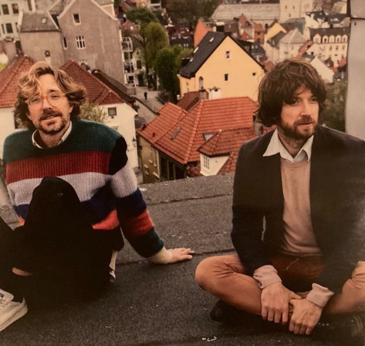 Keseruan Danilla hingga Rian D'Masiv Nonton Konser Kings of Convenience di Jakarta