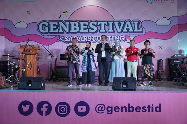 Lewat Pentas Seni, Kominfo Ajak Remaja Karawang Cegah Stunting