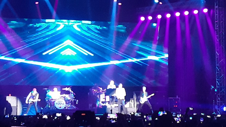 Ditemani Ibu Negara, Presiden Joko Widodo Nonton Konser Deep Purple