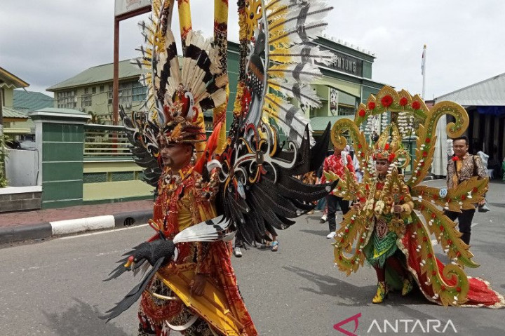 Ribuan Warga Ikuti Karnaval Banjarmasin Sasirangan Festival 2023