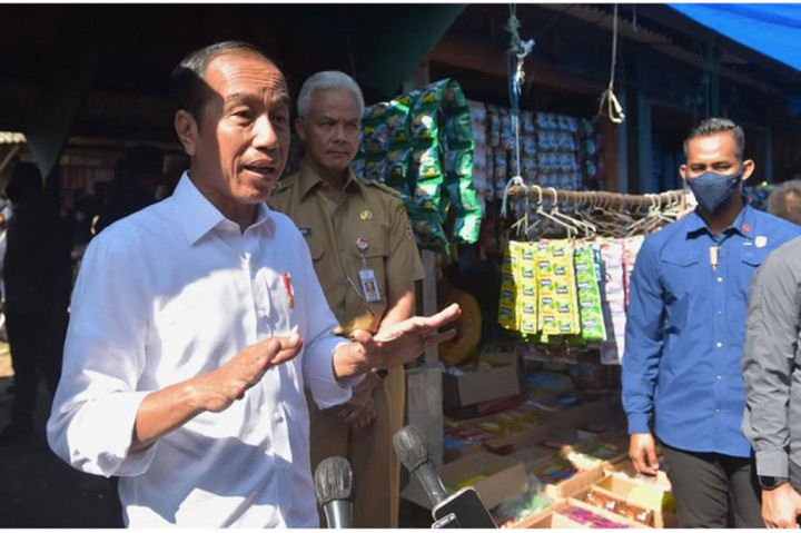 Usai Blusukan Bareng Jokowi, Ganjar Siap Revitalisasi Pasar