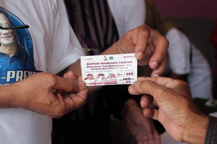 Jelang Ramadan, Paket Sembako Murah Disebar ke Warga Lumajang