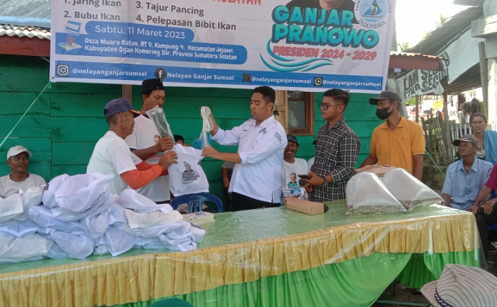 Komunitas Nelayan Sebar Bantuan ke Desa Muara Batun OKI