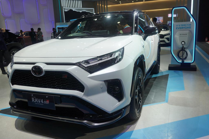 Toyota RAV4 GR Sport PHEV Padukan Performa Sport & Elektrifikasi
