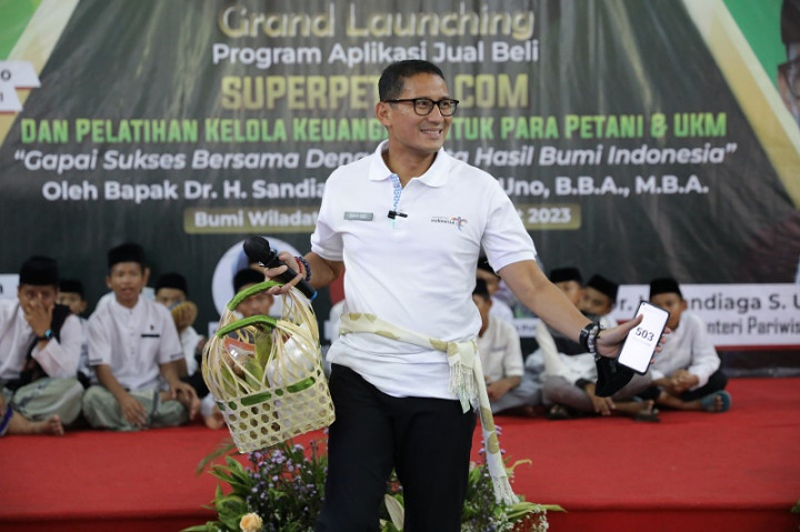 Luncurkan Supertani.com, Sandiaga: Bisa Memotong Rantai Pasokan Bahan Pokok