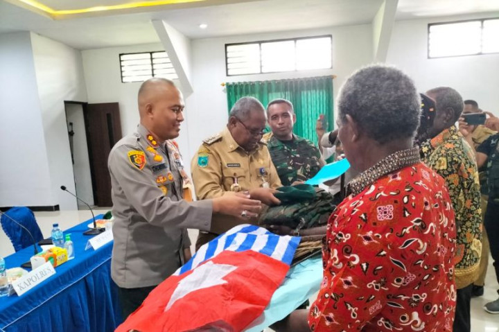 3 Pimpinan Tentara Pembebasan Nasional Papua Barat Kembali ke NKRI