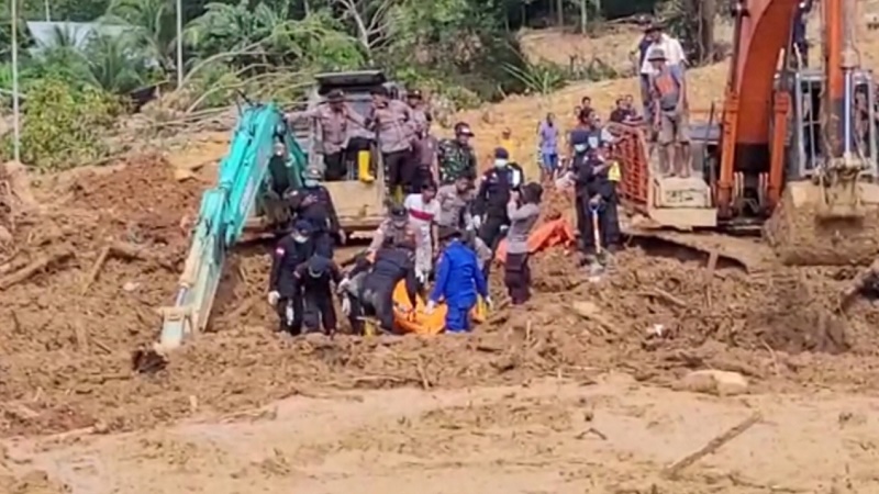 Tim Sar Temukan 2 Jenazah Korban Meninggal Longsor Natuna Jadi 48 Jiwa 8646