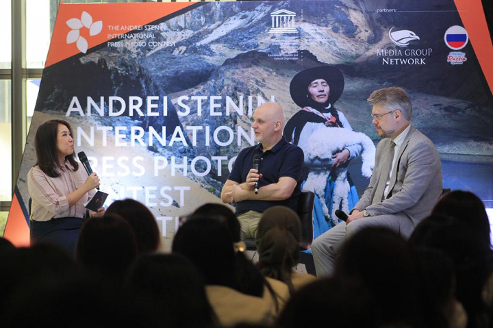 Pameran Kontes Foto Jurnalistik Internasional Andre Stenin Gelar Diskusi