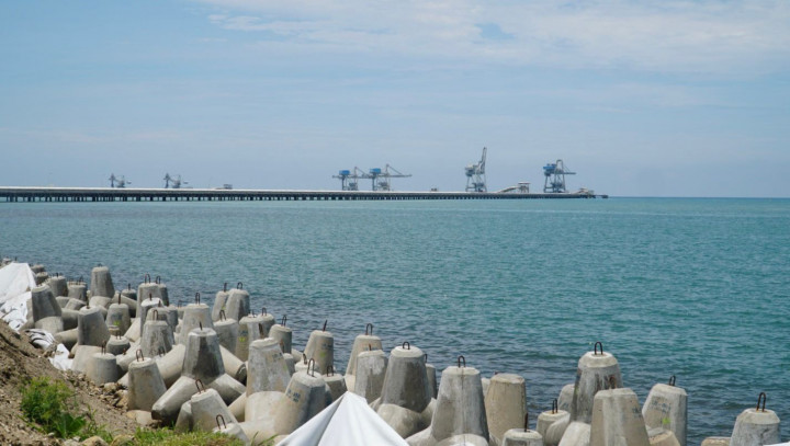 Bangun Tanggul Sementara di Pantura, Gubernur Jateng Manfaatkan FABA dari PLN