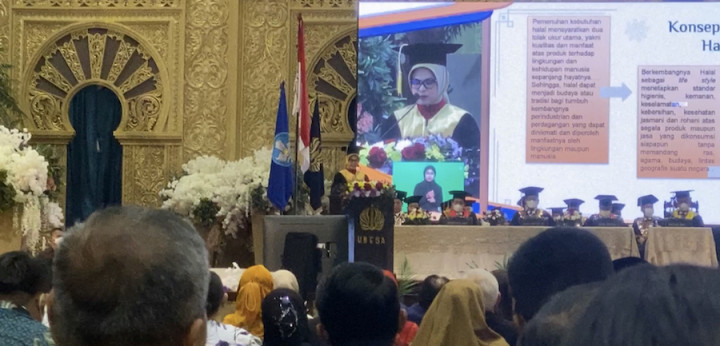 Jadi Guru Besar, Putri Ma'ruf Amin Usulkan <i>Omnibus Law</i> Industri Halal