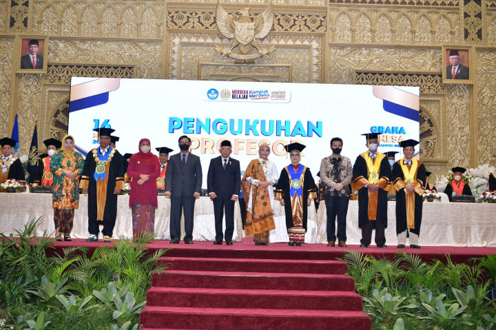 Selamat! Putri Wapres Jadi Guru Besar Bidang Ilmu Hukum Bisnis Halal Unesa